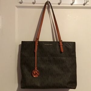 Michael Kors Bedford brown large logo pocket tote